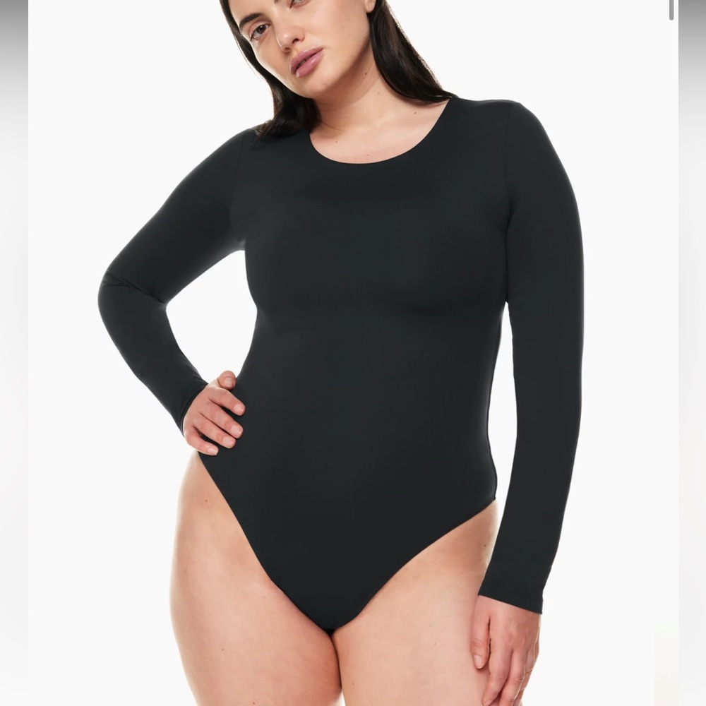 Babaton Contour Crew Long Sleeve Bodysuit